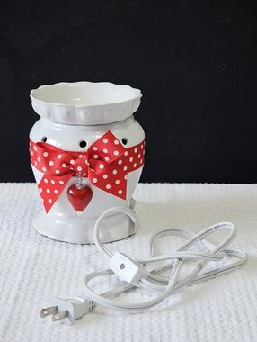Scentsy Valentine Wax Warmer